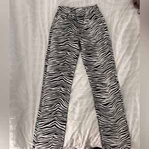 Zara Zebra Straight Leg Jeans 🖤🤍